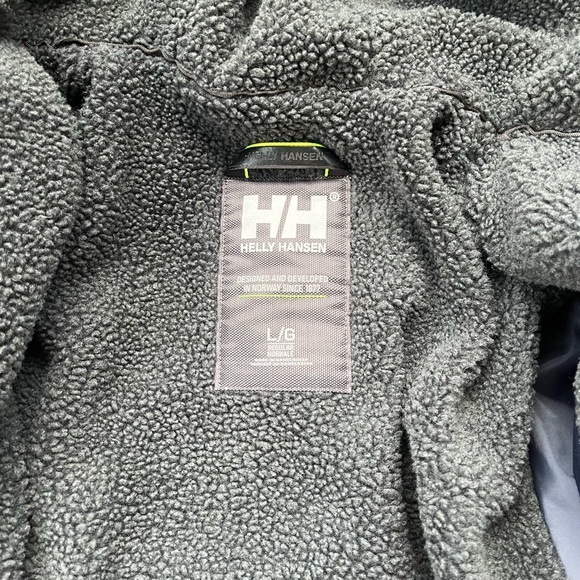 Men’s Large Helly Hansen insulated jacket - Picture 5 of 6